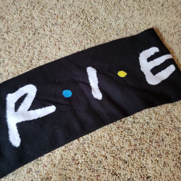 Women's FRIENDS Scarf - Picture 3 of 6